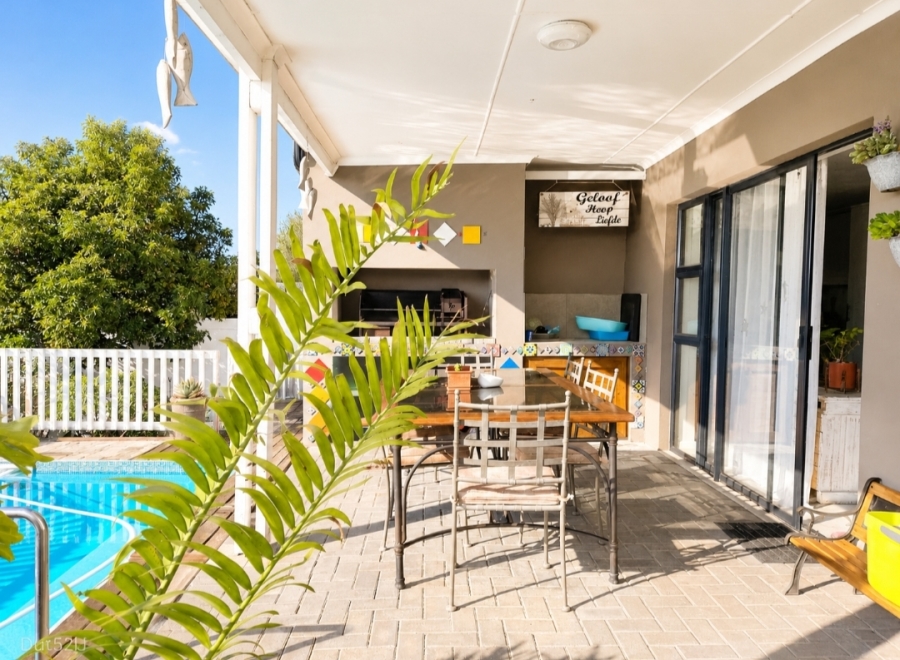 2 Bedroom Property for Sale in Reebok Western Cape